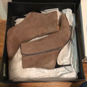 Banana republic Magda booties